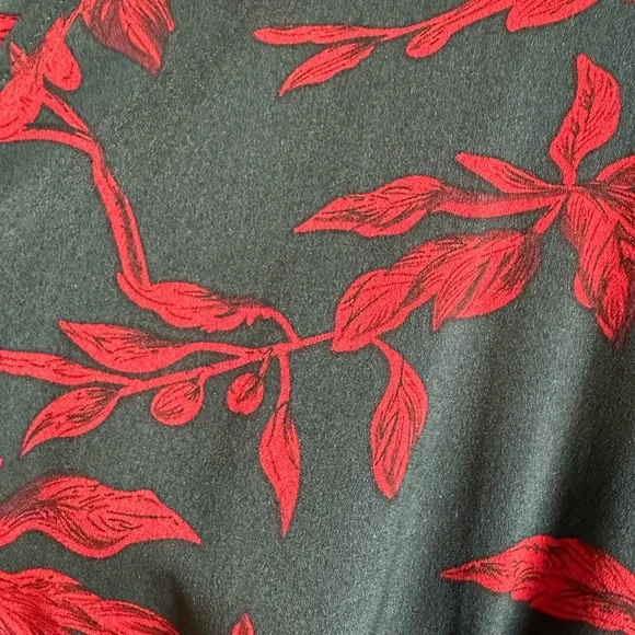 Elegant Red and Black Floral Long Sleeve Dress - Picture 4 of 6